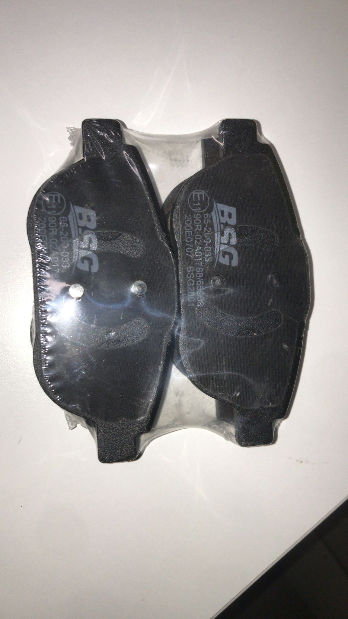 BSG BSG 65-200-033: Brzdové platničky predna naprava, s prislusenstvom, s proti hlukovým plechom