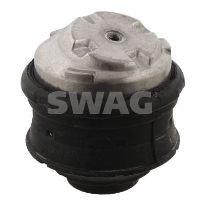 SWAG 10 92 9640: Paigutus, Mootor ees vasakul