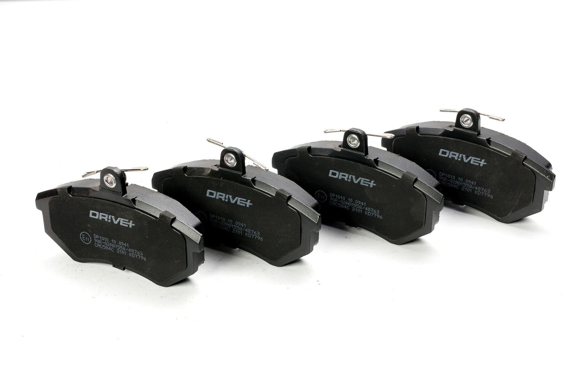 Dr!ve+ DP1010.10.0941: Bromsbelägg framaxel, med fjäder, med limfolie, med skruvar