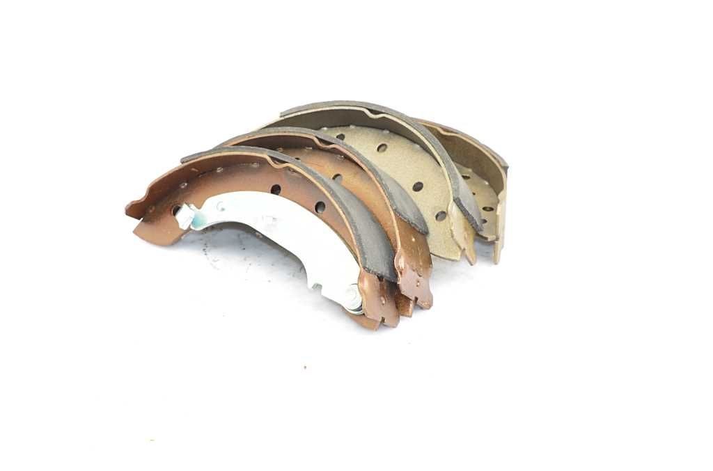 BSG BSG 75-205-004: Juego de zapatas de frenos Eje trasero, 203mm, con accesorios