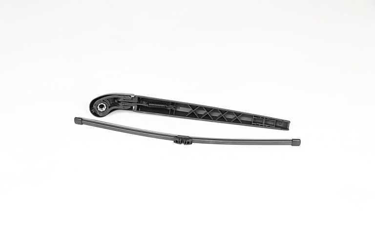 BSG BSG 15-990-001: Kit de bras d'essuie-glace avec cache, avec balai d'essuie-glace intégré
